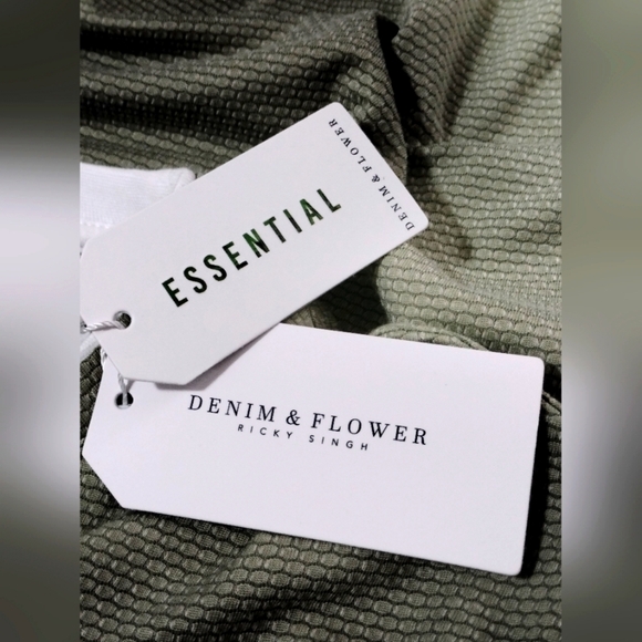 Denim & Flower Sage Green Short Sleeve Tee ,Size XL - Picture 6 of 6